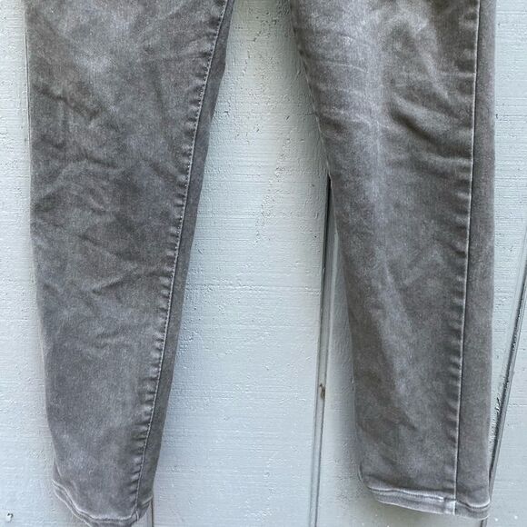 Penshoppe Denimlab Jeans - Picture 3 of 9